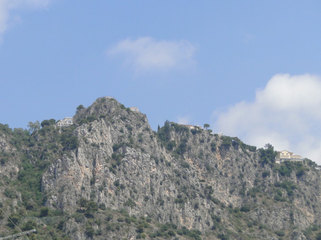 Cliff-top houses in Beaulieu