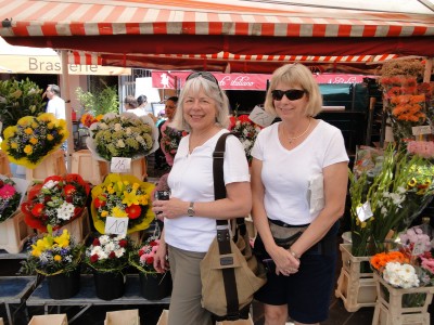 Jill and Dawn in the Nice flower market