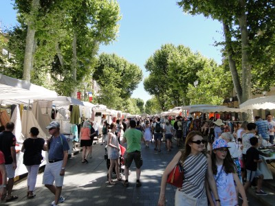 Cours Mirabeau during the market